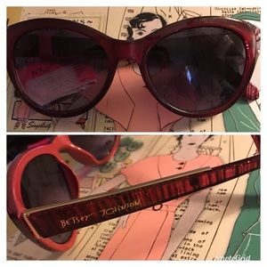 SOLD BETSEY1989 NEW BETSEY JOHNSON SUNGLASSES